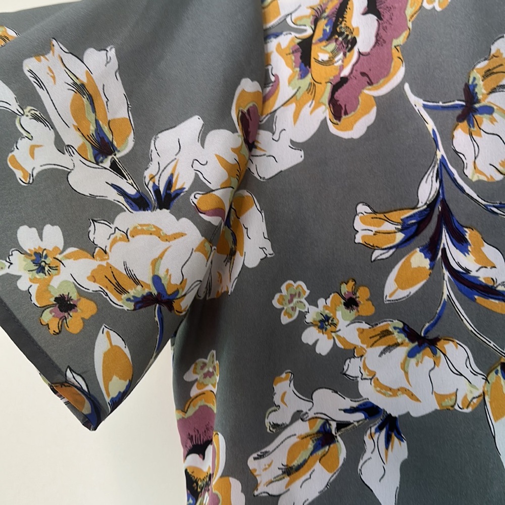 Shein Curve Grey Floral Blouse Size 1X - Picture 4 of 5